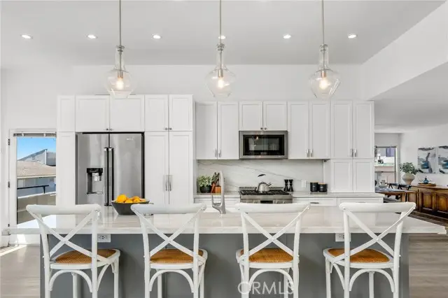 647 1st Place, Hermosa Beach, CA 90254 - #2