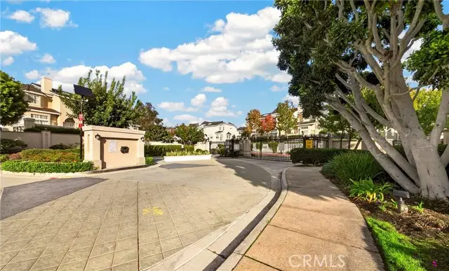 2300 MAPLE Avenue  #201, Torrance, CA 90503 - #2
