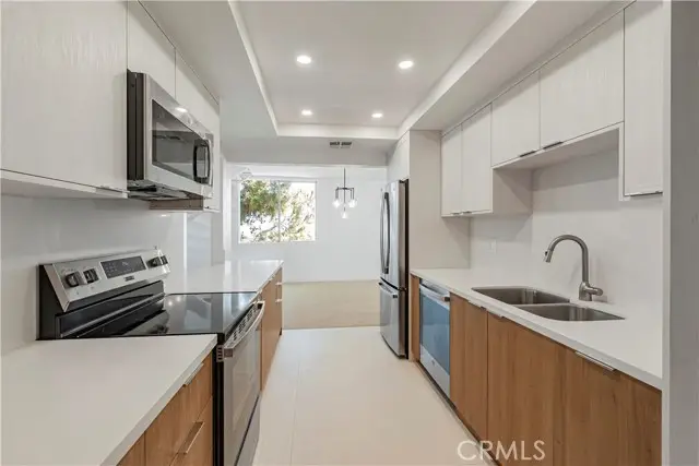 2385 Roscomare  #F16, Los Angeles, CA 90077 - Image #2