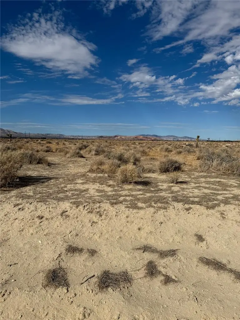 85 th Street W, Rosamond, CA 93560 - #2