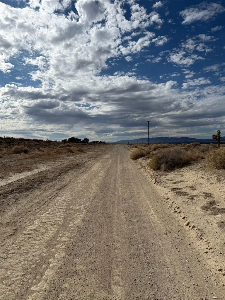 85 th Street W, Rosamond, CA 93560 - #3