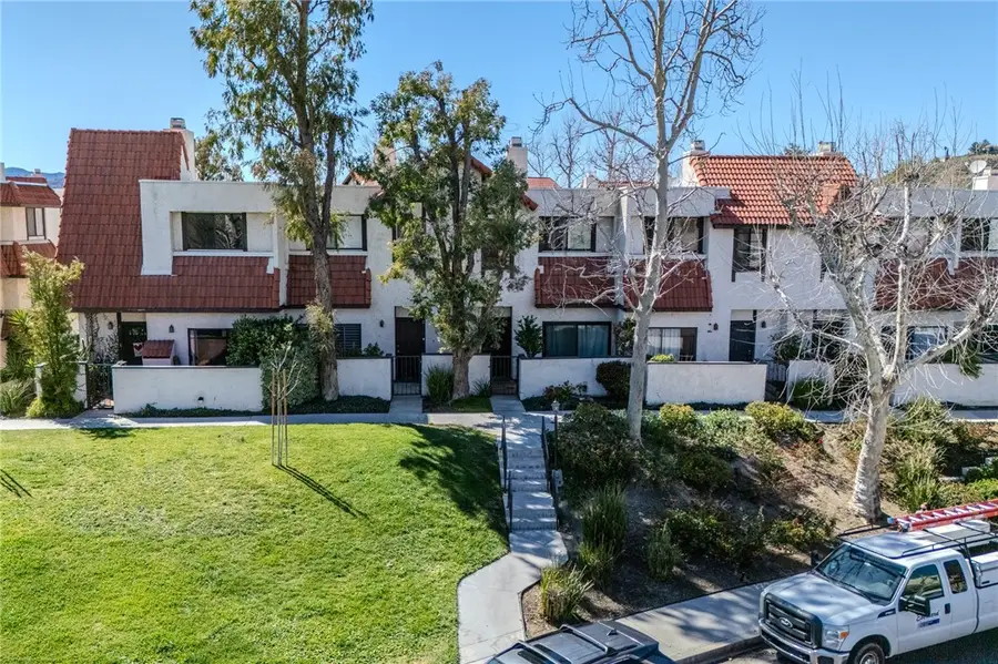 27666 Nugget Drive  #3, Canyon Country, CA 91387 - Image #2