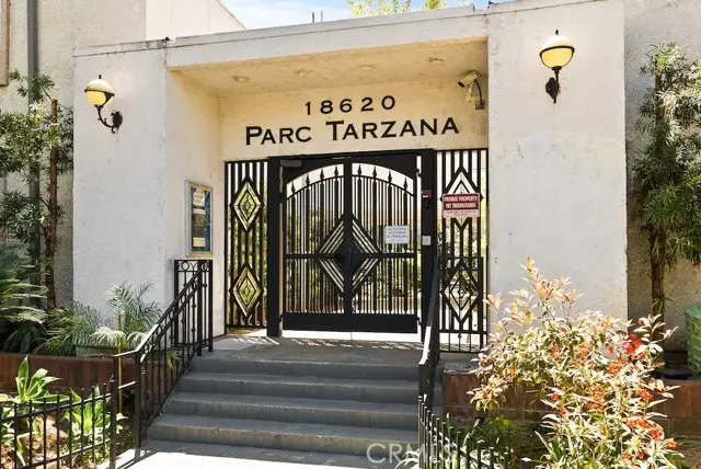 18620 Hatteras Street  #223, Tarzana, CA 91356 - Image #1
