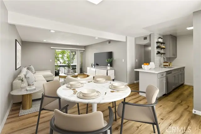 18620 Hatteras Street  #223, Tarzana, CA 91356 - Image #2