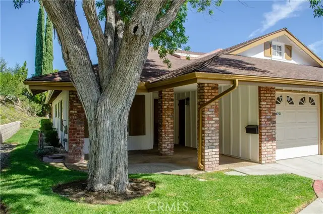 26701 Oak Branch Circle, Newhall, CA 91321 - Image #2
