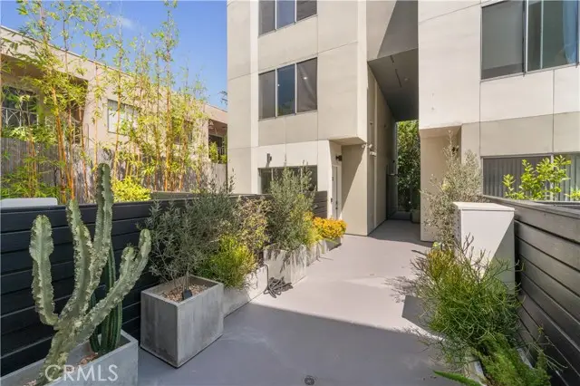 1040 Curson Avenue  #3, West Hollywood, CA 90046 - Image #3