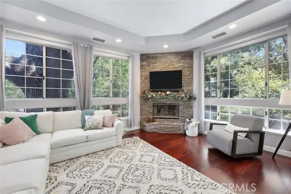 23163 Mulholland Drive Unit 6, Woodland Hills, CA 91364