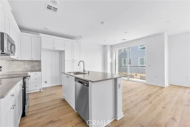 9423 Sepulveda Blvd.  #6, North Hills, CA 91343 - Image #1