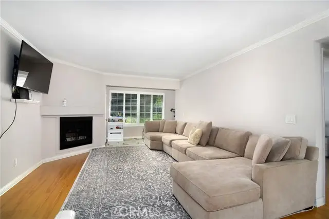 5530 Owensmouth Avenue  #123, Woodland Hills, CA 91367 - Image #3