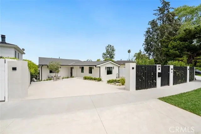 13817 Valley Vista Blvd, Sherman Oaks, CA 91423 - Image #2