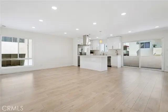 5330 Zelzah Avenue  #7, Encino, CA 91316 - Image #3