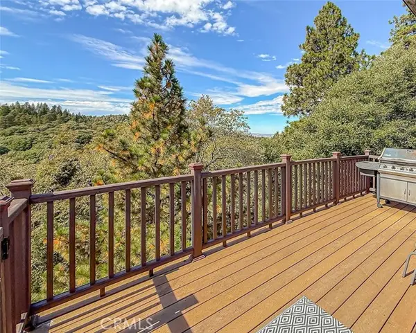 152 Pine Ridge Road, Crestline, CA 92325