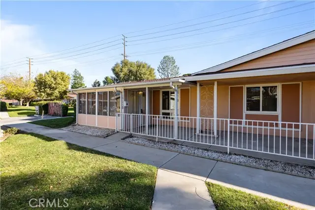19152 Avenue of the Oaks  #B, Newhall, CA 91321 - Image #1
