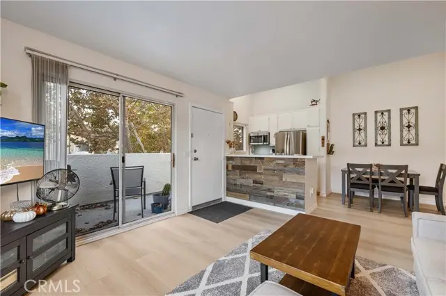 24474 Valle Del Oro  #201, Newhall, CA 91321 - Image #3