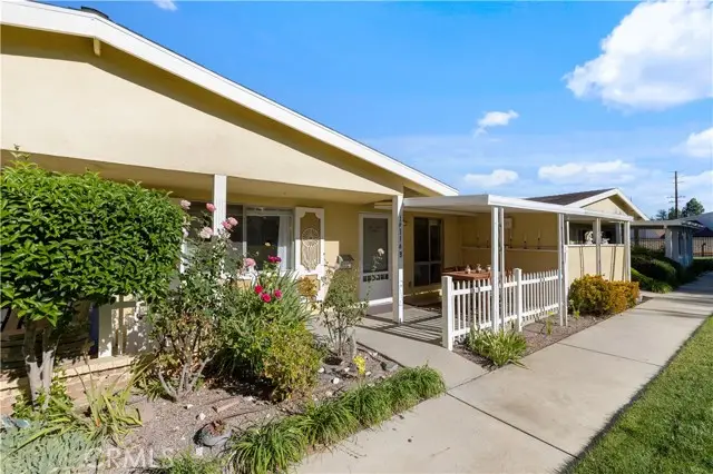 19116 Avenue Of The Oaks #B, Newhall, CA 91321 - Image #2