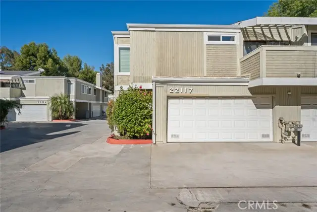 22117 Burbank Boulevard  #7, Woodland Hills, CA 91367 - Image #1