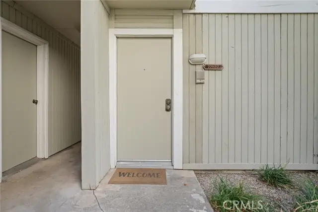 22117 Burbank Boulevard  #7, Woodland Hills, CA 91367 - Image #2