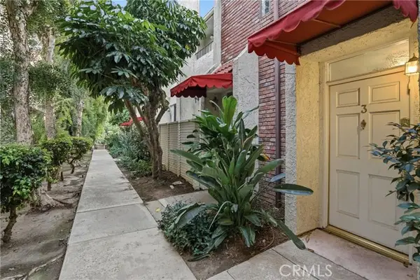 6540 Hayvenhurst Avenue  #3, Van Nuys, CA 91406