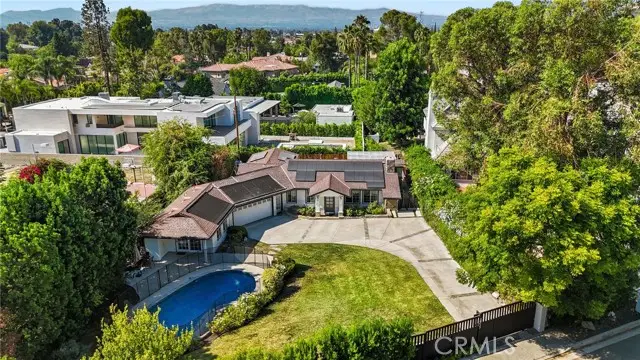 18433 Tarzana Drive, Tarzana, CA 91356 - Image #3