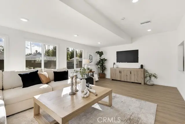 17452 Cantlay Street, Van Nuys, CA 91406 - Image #3