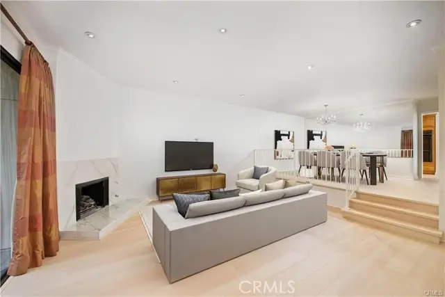 5711 Owensmouth Avenue  #117, Woodland Hills, CA 91367 - #2