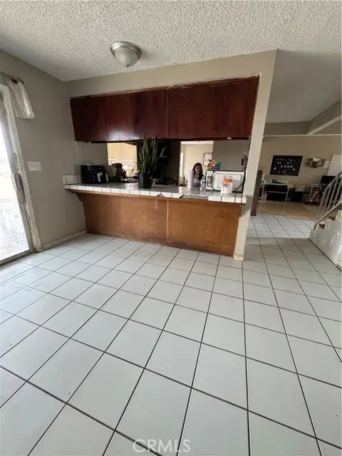 823 Avenue J9, Lancaster, CA 93535