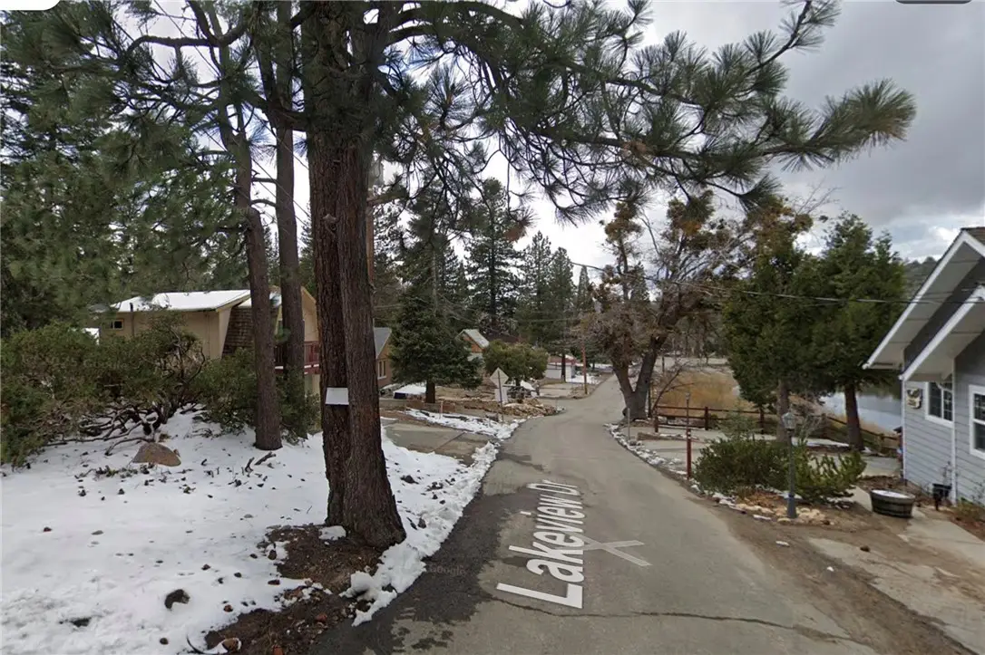 33432 Lake View Dr, Running Springs, CA 92382 - #1