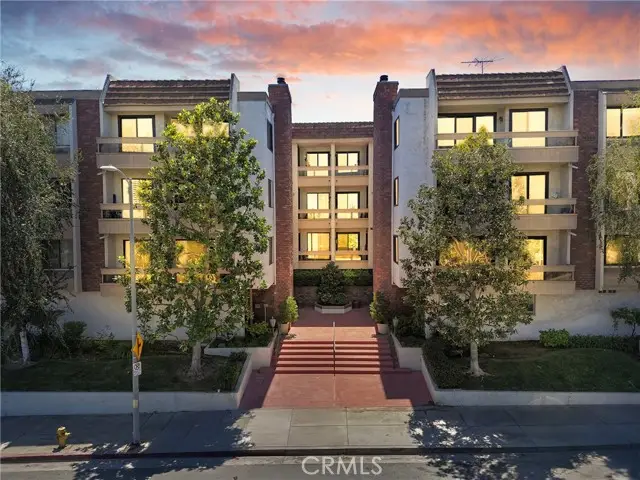 17140 Burbank Boulevard  #105, Encino, CA 91316 - Image #2