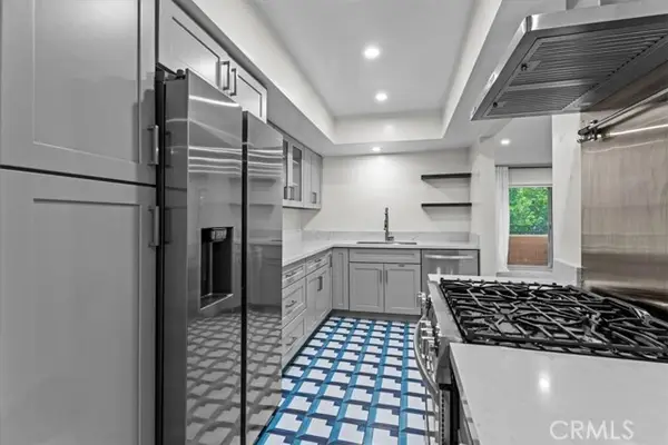 6752 Hillpark  #303, Los Angeles, CA 90068