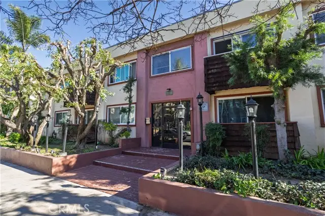 5414 Newcastle  #8, Encino, CA 91316 - Image #1