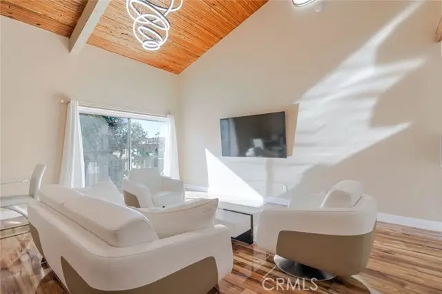 5460 White Oak Avenue  #C325, Encino, CA 91316 - Image #3