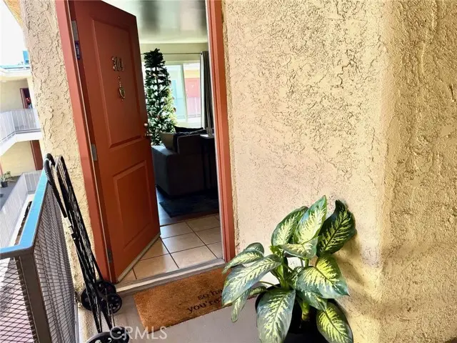 20327 Saticoy  #304, Winnetka, CA 91306 - Image #2