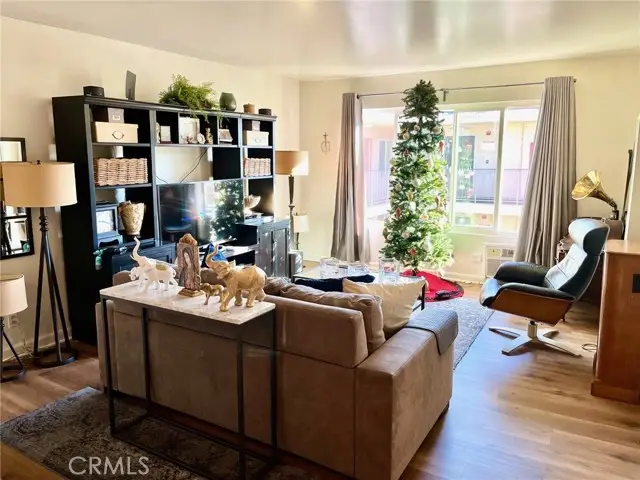 20327 Saticoy  #304, Winnetka, CA 91306 - Image #3