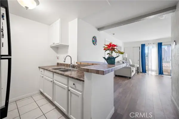 21800 Schoenborn Street  #215, Canoga Park, CA 91304