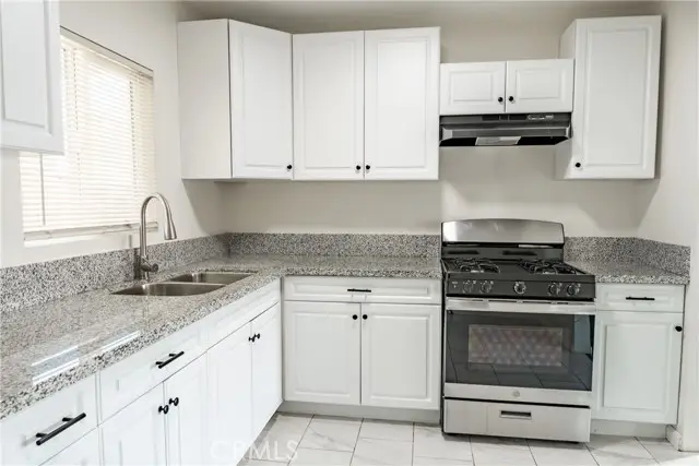 1102 18th Street, Bakersfield, CA 93305 - Image #2