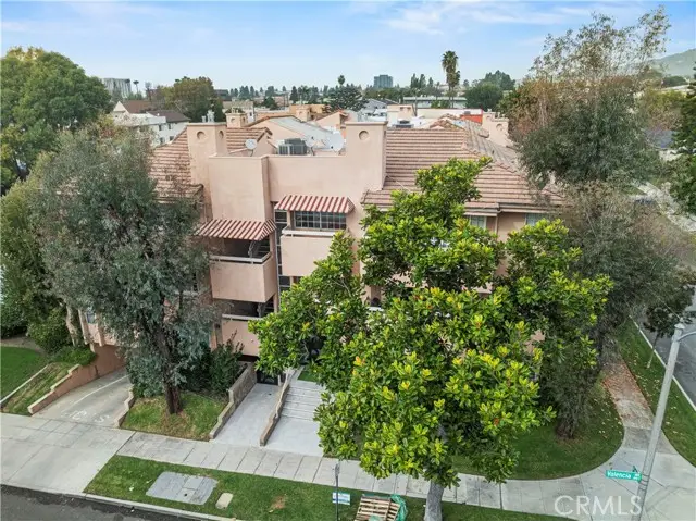 435 E Valencia Ave  #201, Burbank, CA 91501 - Image #2