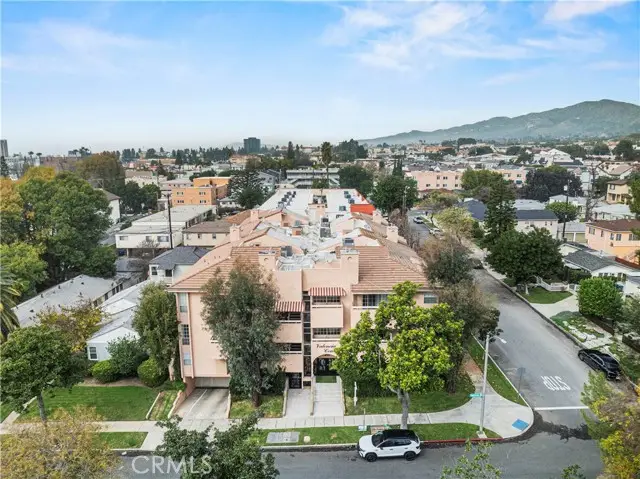 435 E Valencia Ave  #201, Burbank, CA 91501 - Image #3