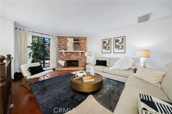 18100 Burbank  #11, Tarzana, CA 91356