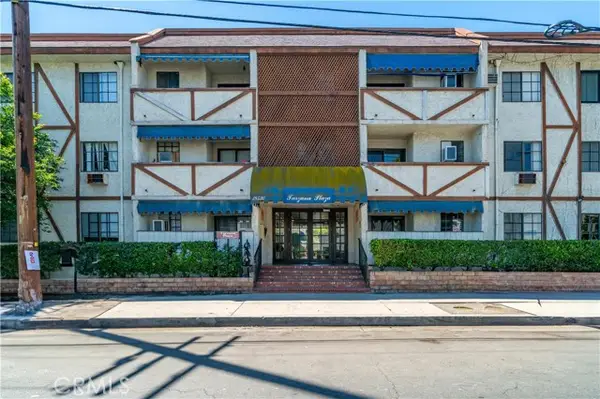 18530 Hatteras Street  #209, Tarzana, CA 91356