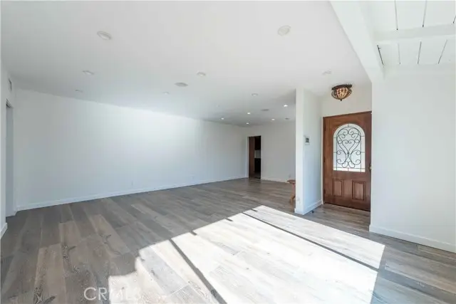 23345 Oxnard, Woodland Hills, CA 91367 - Image #2