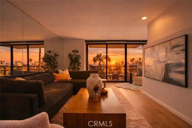 2940 Neilson Way  #302, Santa Monica, CA 90405 - Image #3