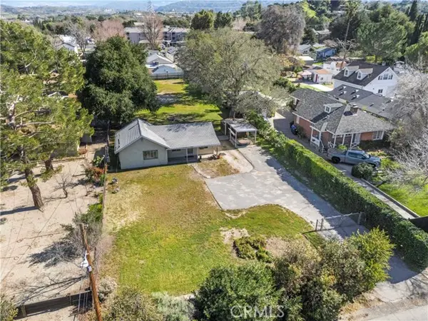 24824 Apple, Newhall, CA 91321