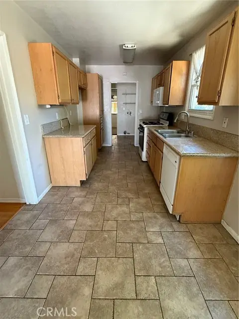 19465 Friar, Tarzana, CA 91335 - Image #2