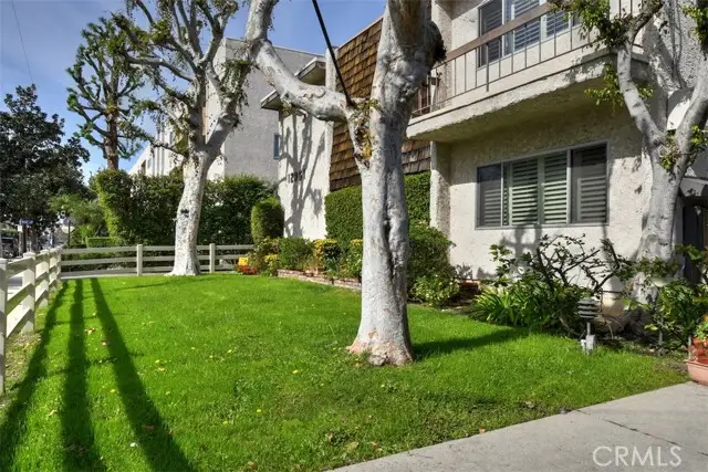 12951 Riverside Drive  #4, Sherman Oaks, CA 91423 - #3