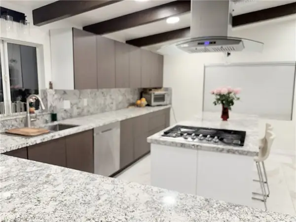 19516 Blythe, Reseda, CA 91335