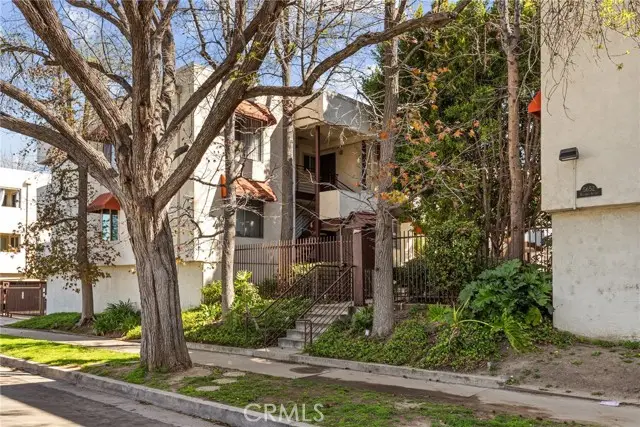 5652 Yolanda Avenue  #7, Tarzana, CA 91356 - #3