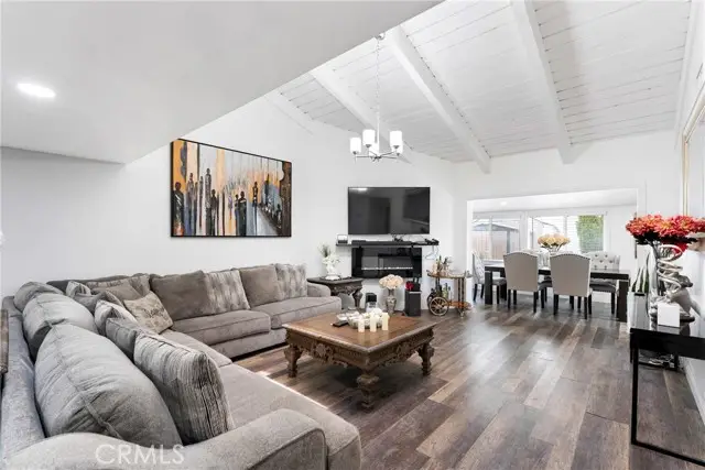 2011 Katella, Anaheim, CA 92804 - #1