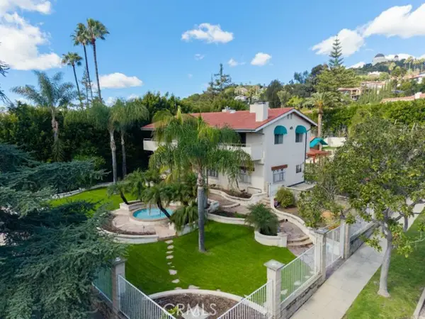 2205 Catalina Street, Los Angeles, CA 90027