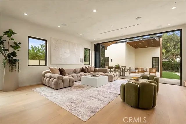 5525 Carpenter Avenue, Valley Village, CA 91607 - #1