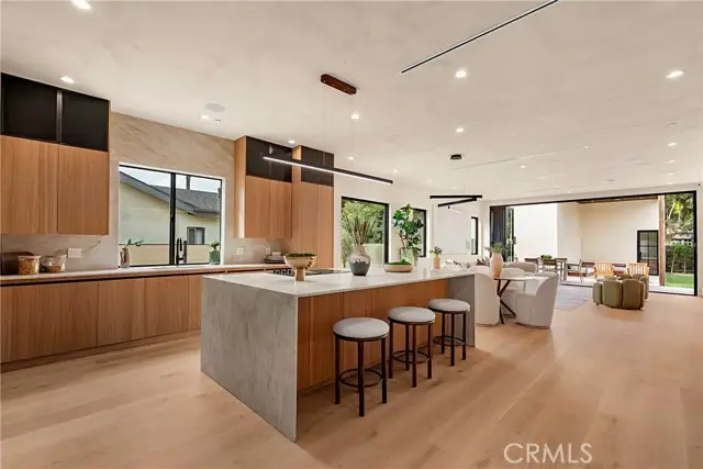 5525 Carpenter Avenue, Valley Village, CA 91607 - #2